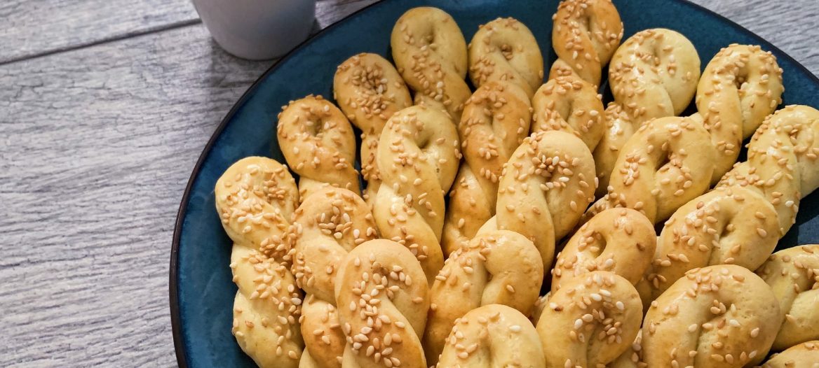 Koulourakia recipe for Greek butter cookies